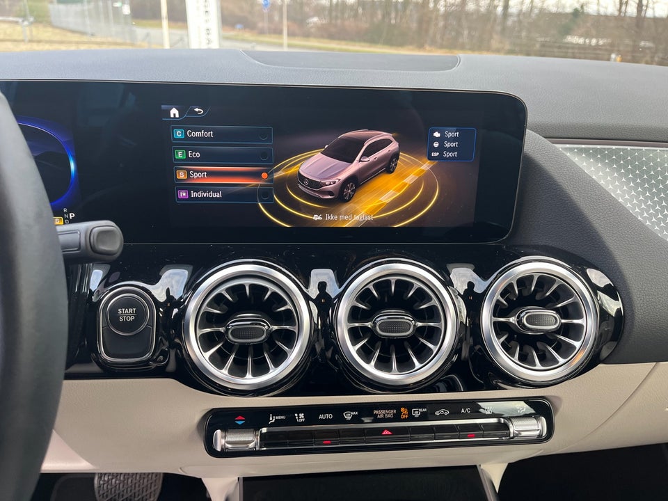 Mercedes EQA300 Progressive 4Matic 5d