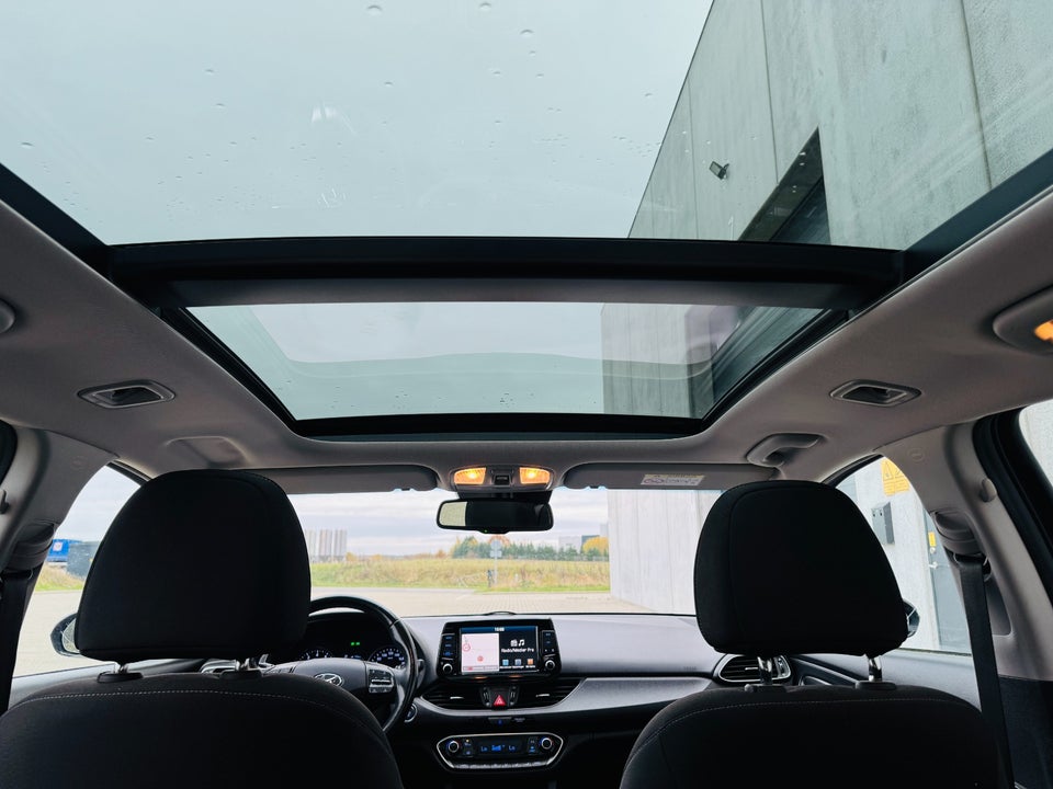 Hyundai i30 1,4 T-GDi Premium stc. DCT 5d