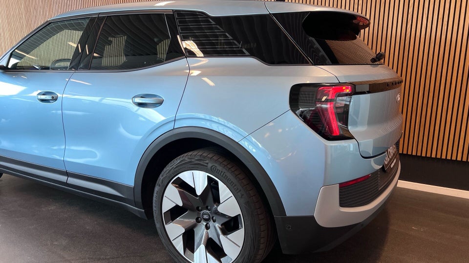 Ford Explorer 77 Premium Extended Range 5d