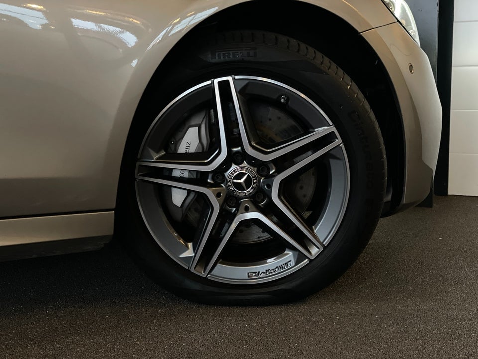 Mercedes E300 de 2,0 AMG Line stc. aut. 4Matic 5d