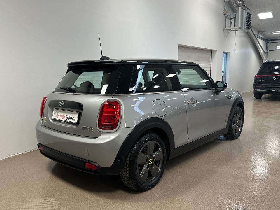 MINI Cooper SE Essential 3d