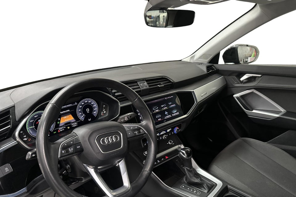 Audi Q3 45 TFSi e Attitude plus S-tr. 5d