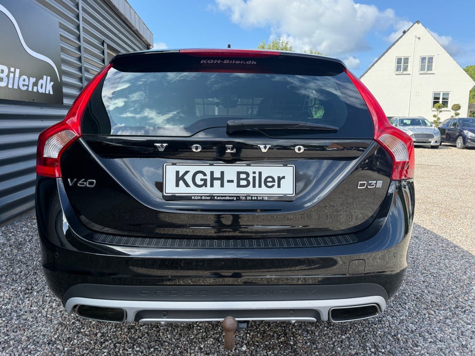 Volvo V60 CC 2,0 D3 150 Summum aut. 5d