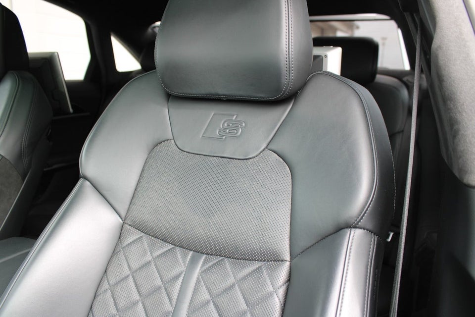 Audi A8 60 TFSi e quattro Tiptr. 4d