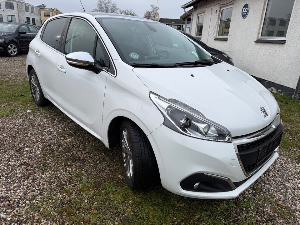 Peugeot 208 1,5 BlueHDi 100 Allure Sky 5d