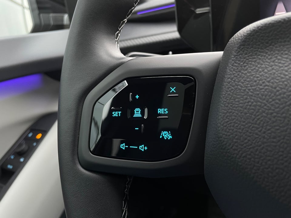 Ford Explorer 82 Premium Extended Range 5d