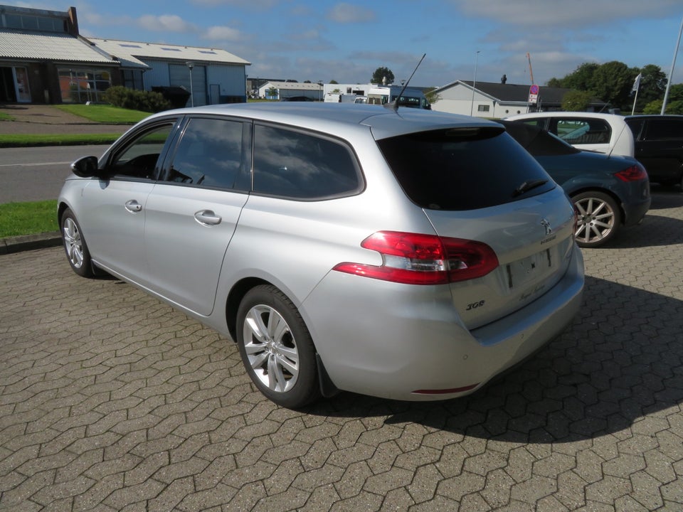 Peugeot 308 1,2 e-THP 110 Active SW 5d