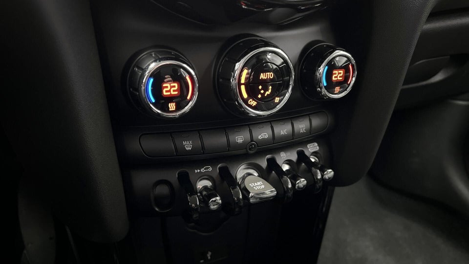 MINI Cooper SE Essential 3d