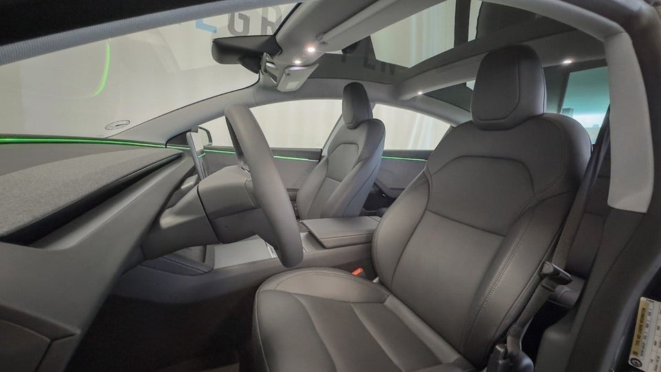 Tesla Model 3 RWD 4d