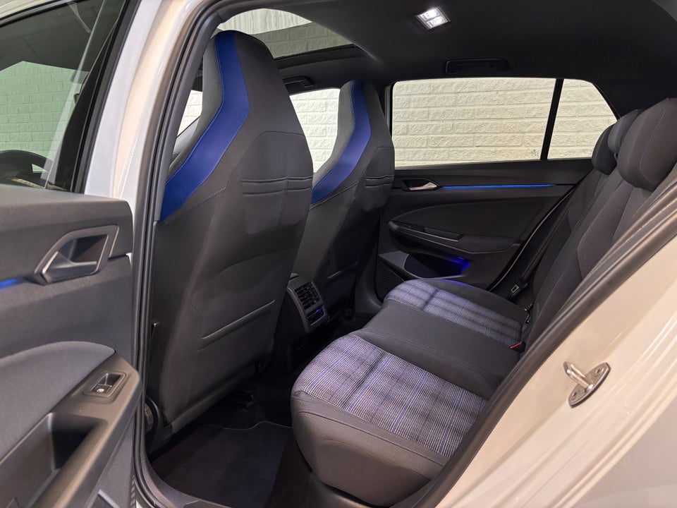 VW Golf VIII 1,4 GTE DSG 5d