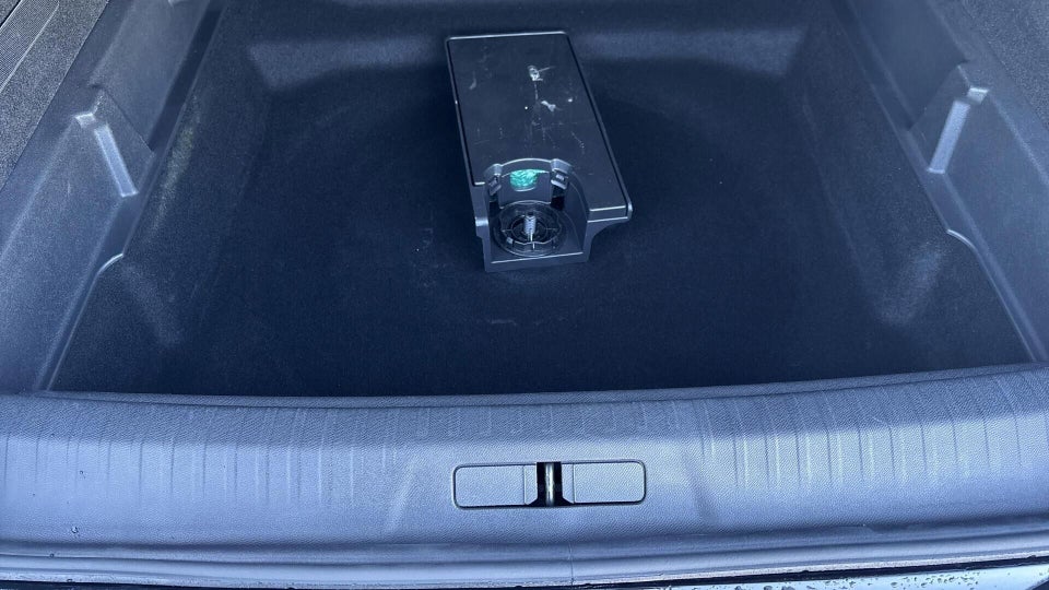 Peugeot e-3008 77 GT 5d