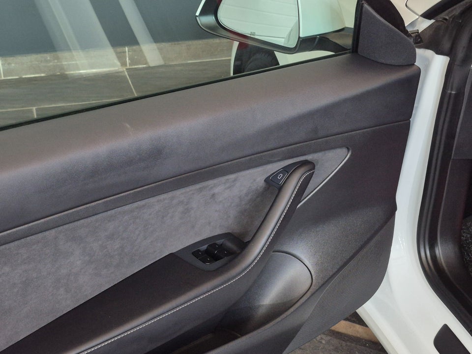 Tesla Model 3 Standard Range+ RWD 4d