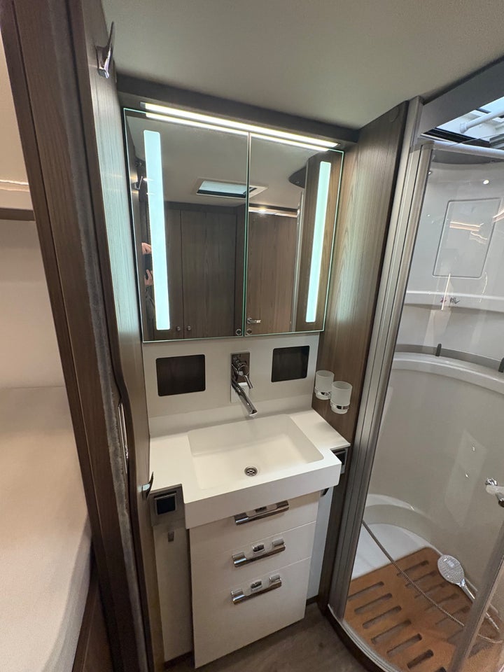 Hymer B-ML I880 2,0 CDi 170 aut. 2d