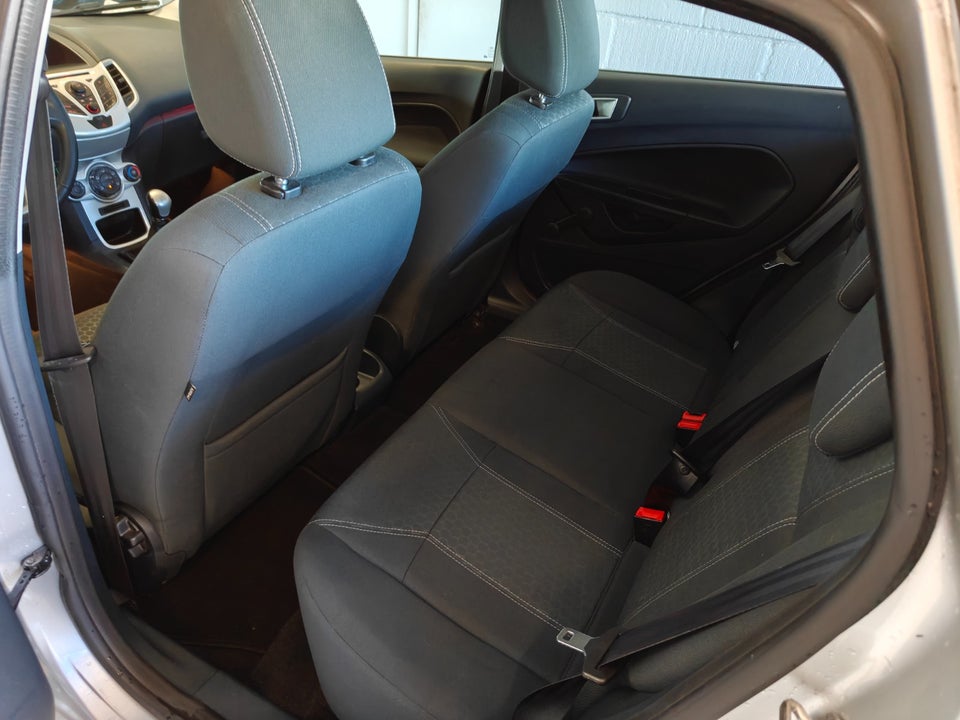 Ford Fiesta 1,4 Titanium 5d