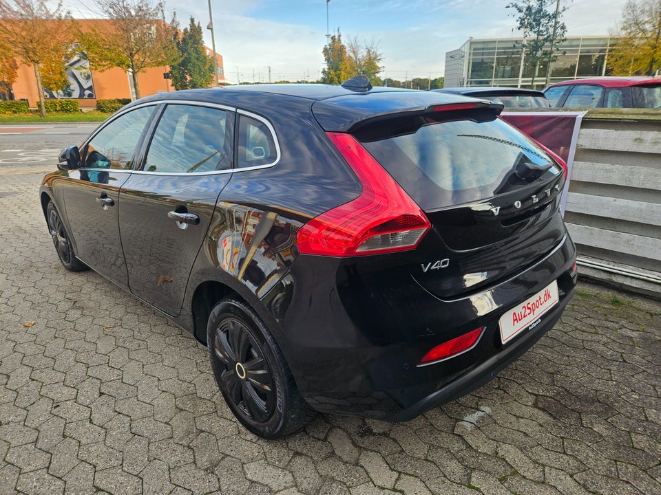 Volvo V40 1,6 D2 115 Momentum Drive-E 5d