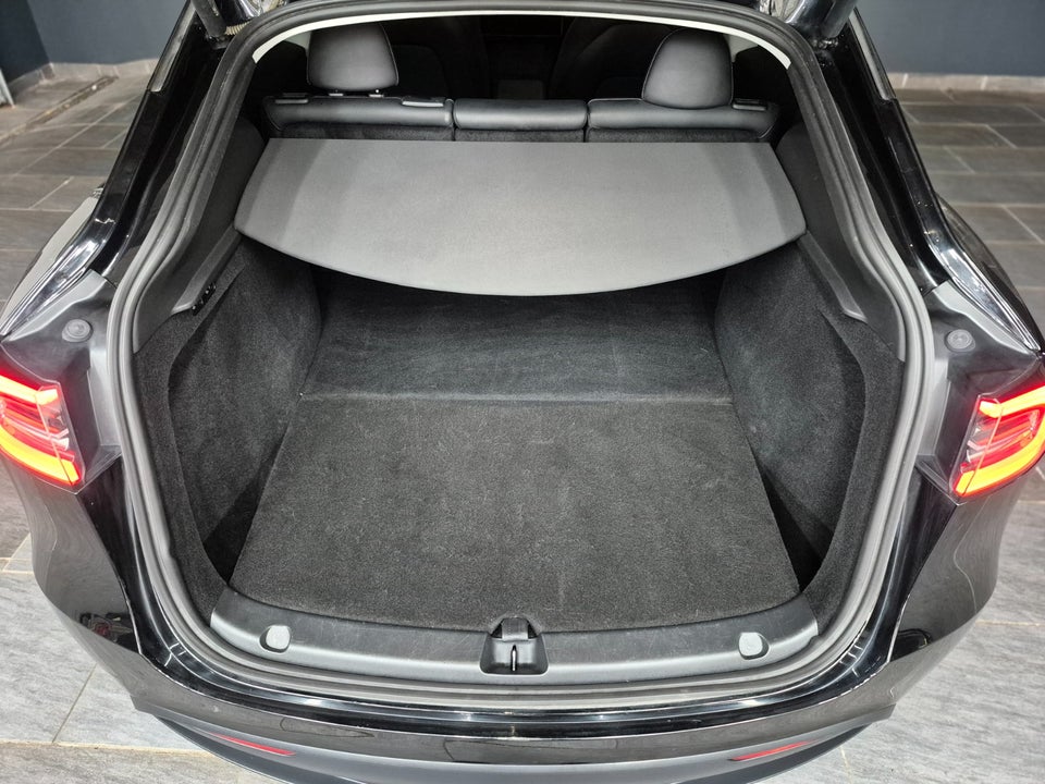 Tesla Model Y Long Range AWD 5d