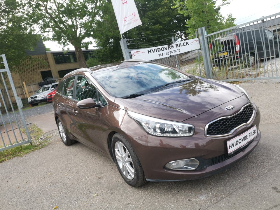 Kia Ceed 1,6 CRDi 128 Premium+ SW 5d