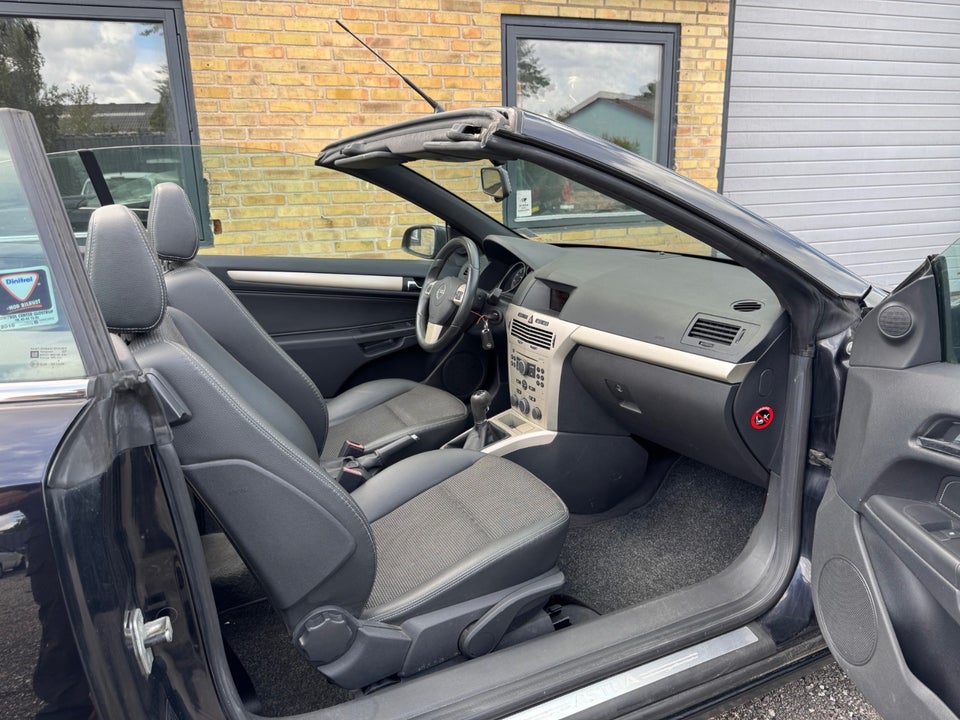 Opel Astra 1,8 16V Cosmo TwinTop 2d
