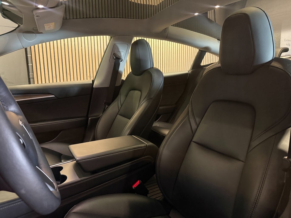 Tesla Model 3 RWD 4d