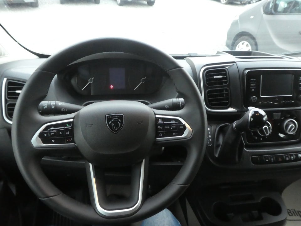 Peugeot Boxer 335 2,2 BlueHDi 140 L3H2 Premium EAT8