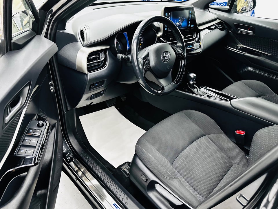Toyota C-HR 1,8 Hybrid C-HIC CVT 5d