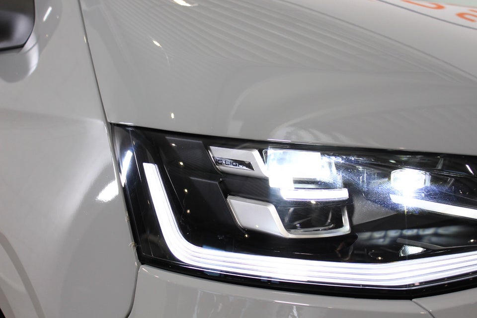 VW e-Caravelle 64 Style SWB