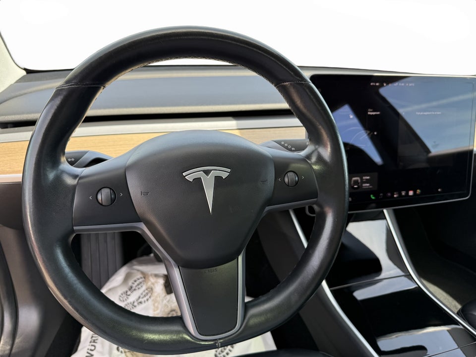 Tesla Model 3 Long Range AWD 4d