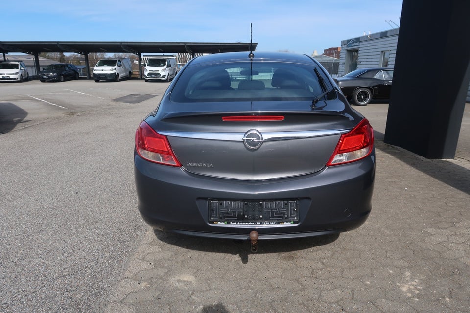 Opel Insignia 1,8 Essentia 5d