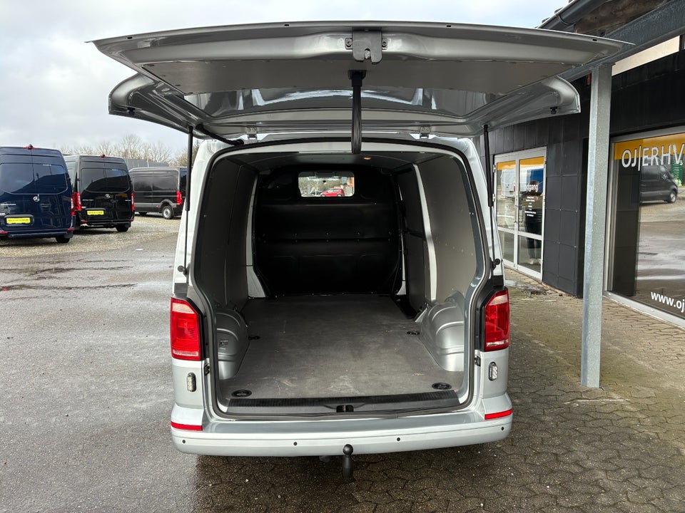 VW Transporter 2,0 TDi 150 Kassevogn lang