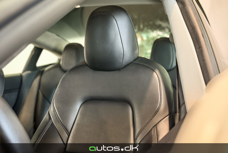 Tesla Model 3 Standard Range+ RWD 4d