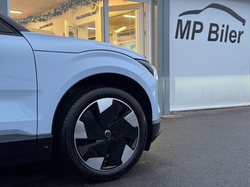 Volvo EX30 Extended Range Plus 5d