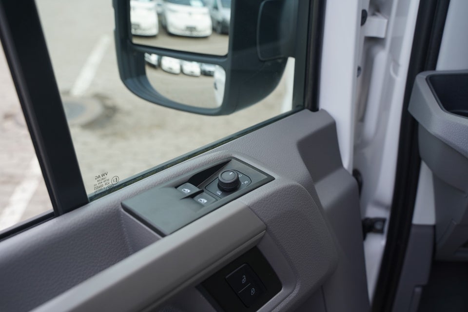 VW Crafter 35 2,0 TDi 140 Kassevogn L3H2