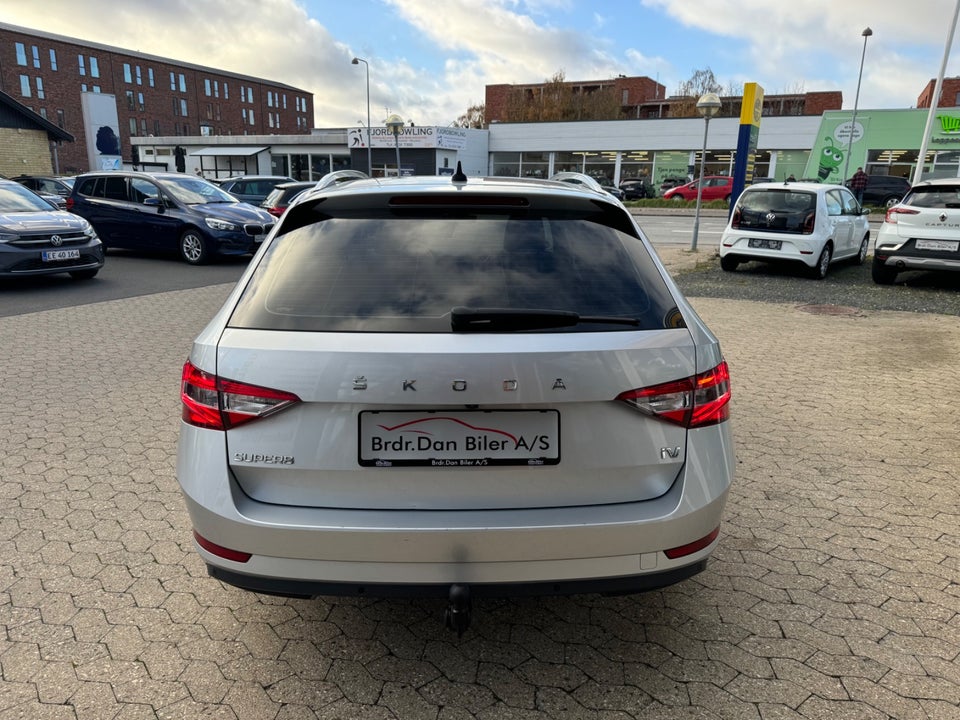 Skoda Superb 1,4 TSi iV Plus Combi DSG 5d