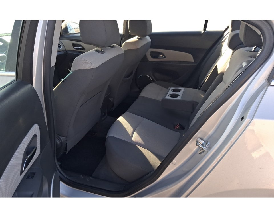 Chevrolet Cruze 1,6 LS 4d