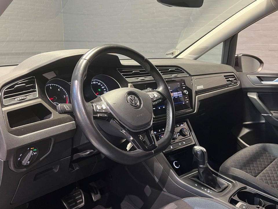 VW Touran 1,6 TDi 115 IQ.Drive DSG 7prs 5d