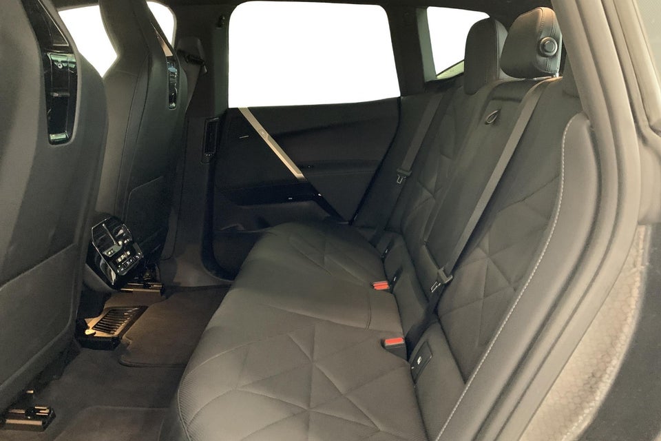 BMW iX xDrive40 Supercharged 5d