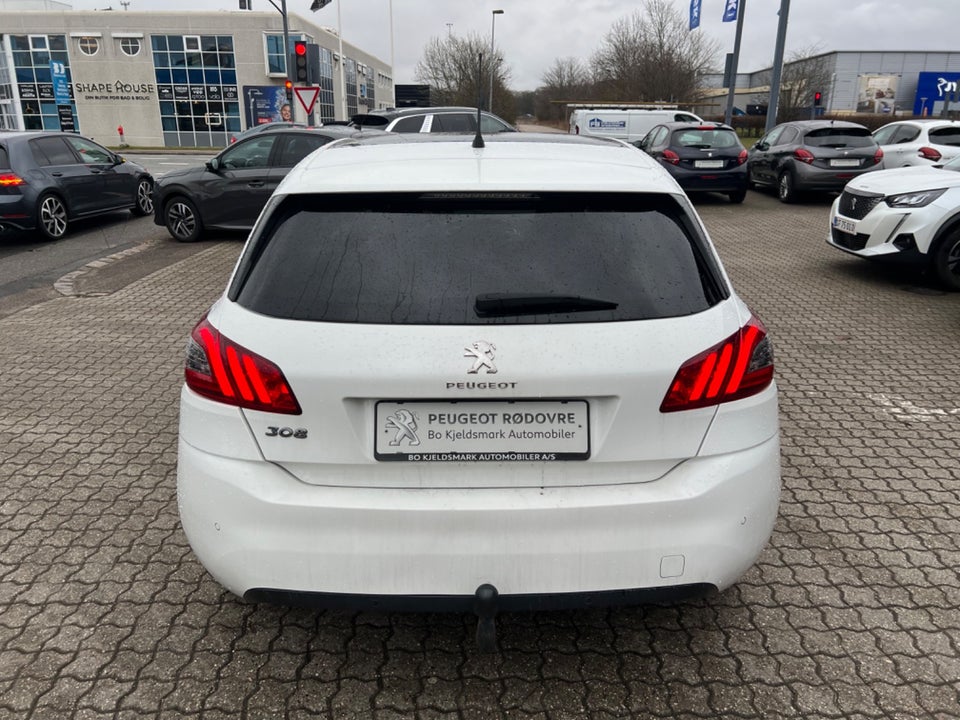 Peugeot 308 1,2 PureTech 130 Selection Sky 5d