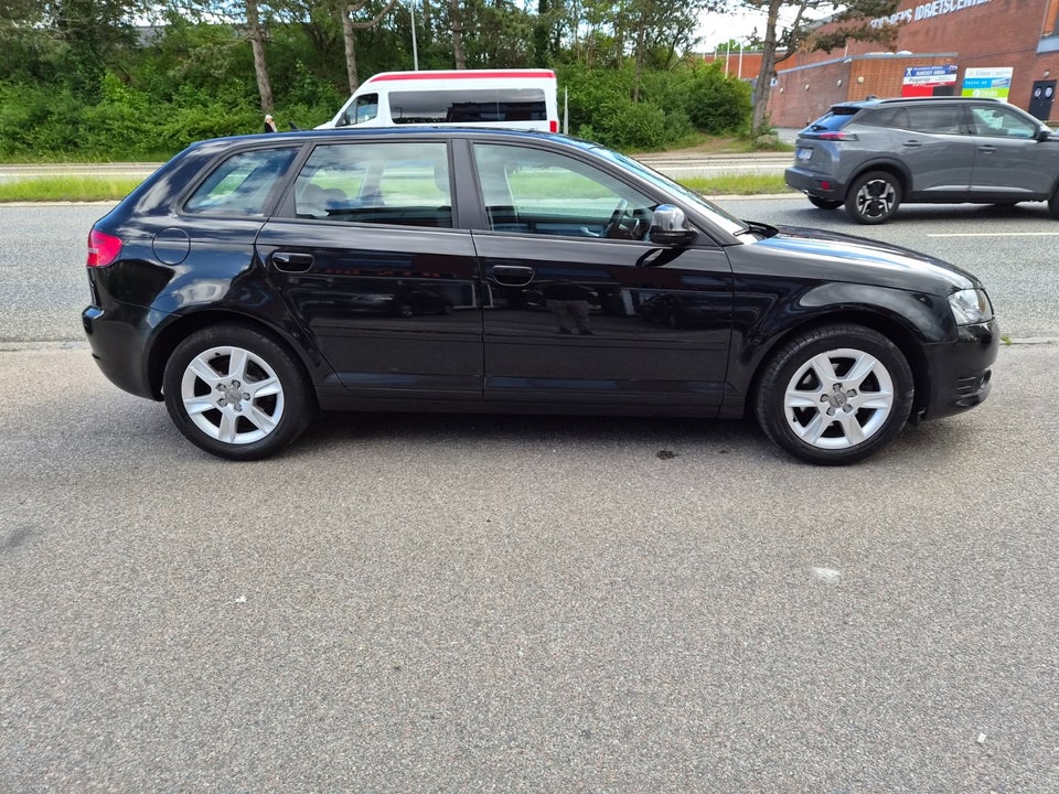 Audi A3 1,6 Ambiente Sportback 5d