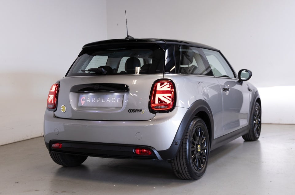 MINI Cooper SE Essential 3d