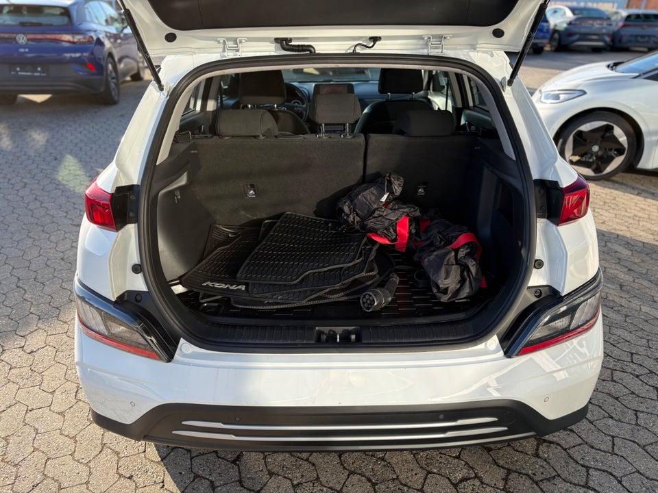 Hyundai Kona 64 EV Essential 5d