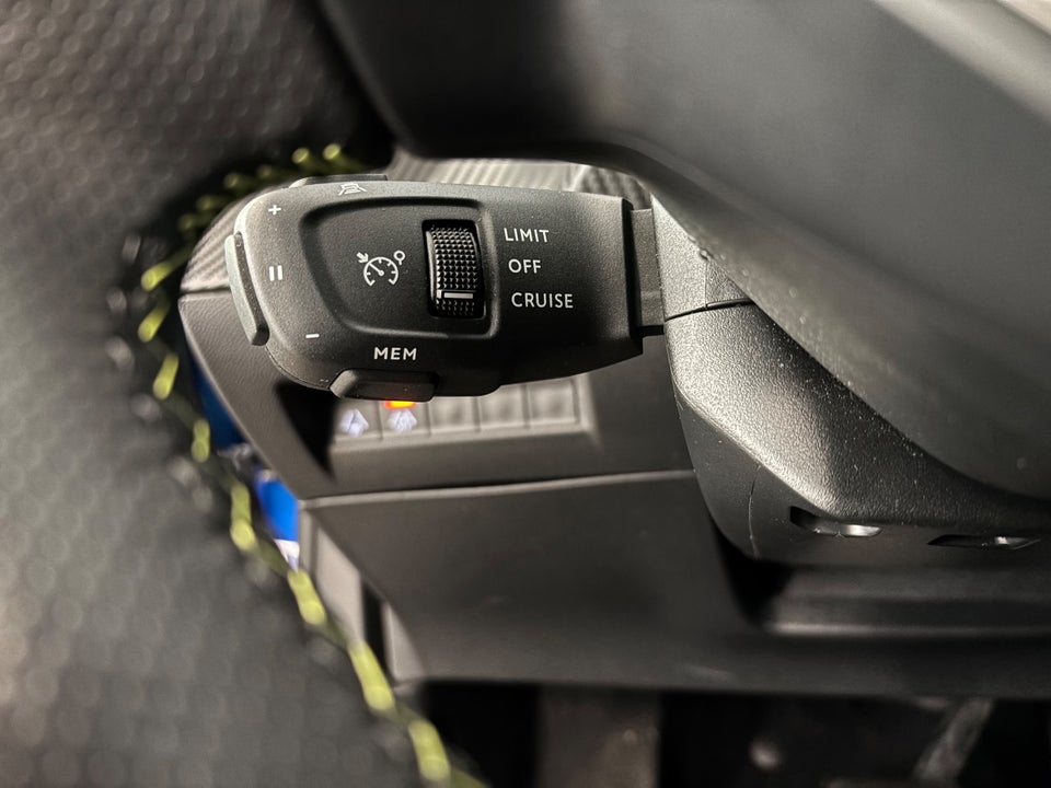 Peugeot e-2008 50 GT 5d