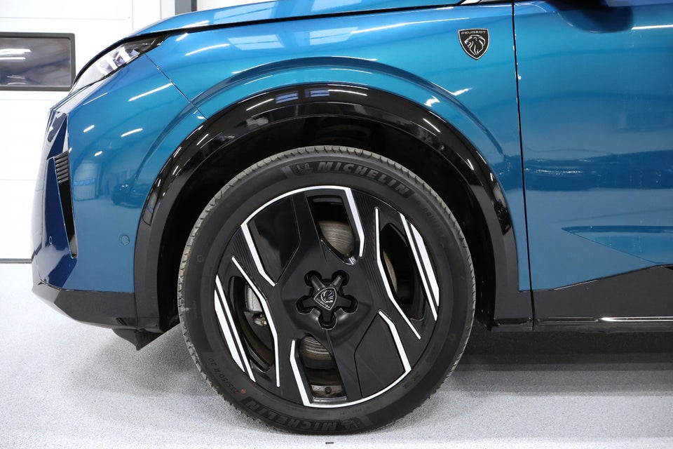 Peugeot e-3008 77 GT 5d