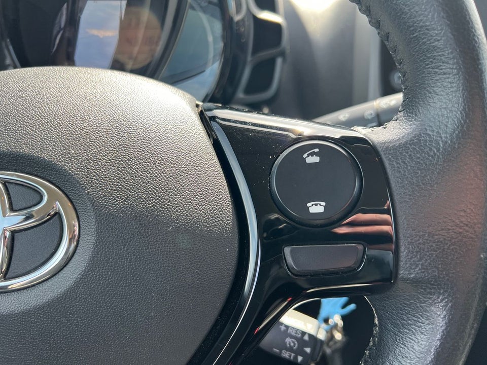 Toyota Aygo 1,0 VVT-i x-press 5d