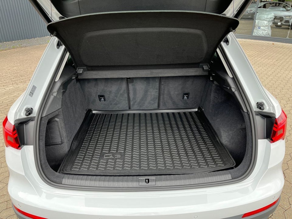 Audi Q3 45 TFSi e Attitude plus S-tr. 5d