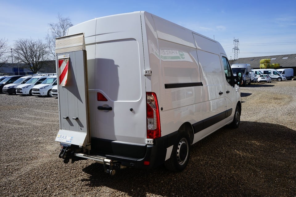 Renault Master IV T33 2,3 dCi 150 L2H2 Kassevogn