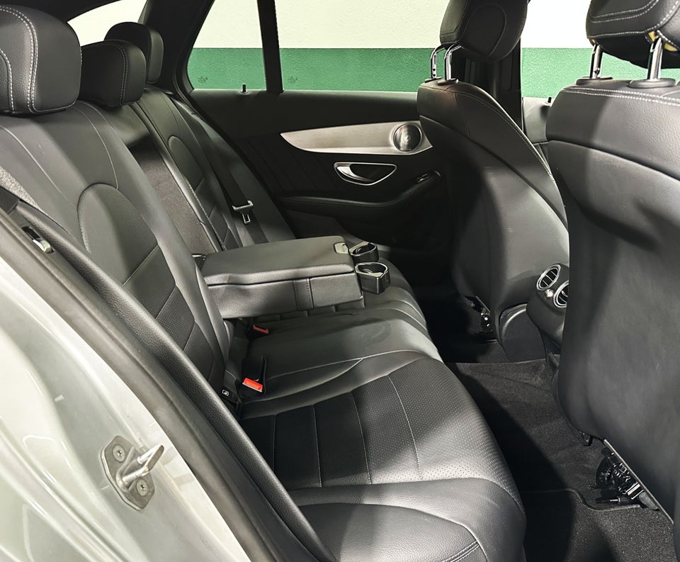 Mercedes C300 2,0 AMG Line stc. aut. 5d