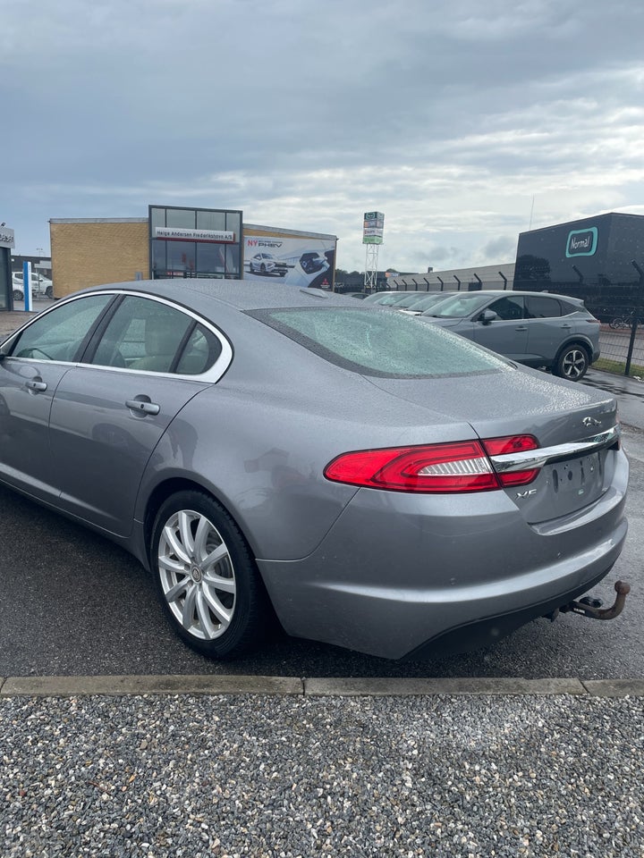 Jaguar XF 2,2 D Luxury aut. 4d