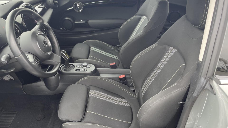 MINI Cooper SE Essential 3d
