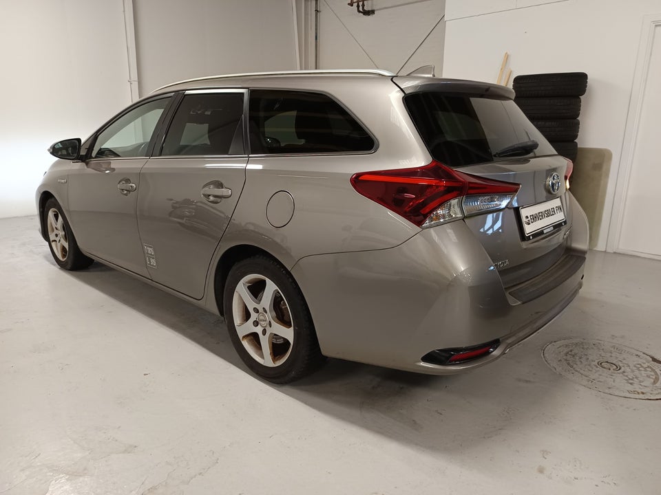 Toyota Auris 1,8 Hybrid H2 Comfort Touring Sports CVT Van 5d