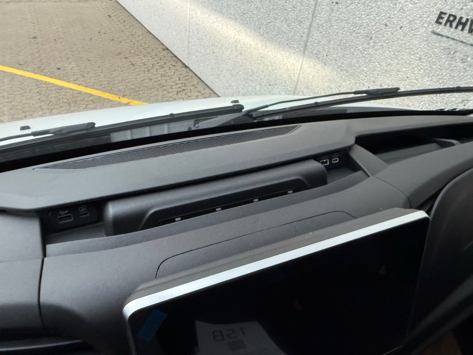 Iveco Daily 3,0 35S18 4100mm Box m/lift AG8